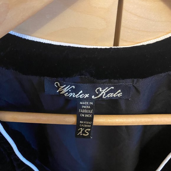 WINTER KATE BLACK VELVET SHORT SLEEVE BLAZER - Picture 2 of 3